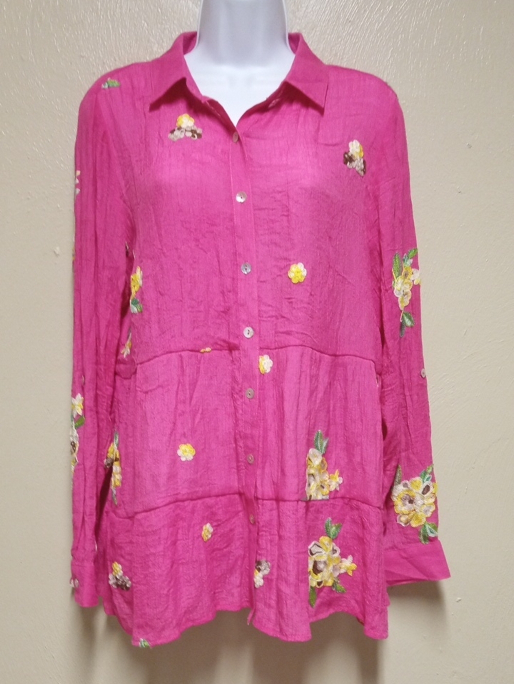 Large Women's Blouse Figueroa & Flower Hot Pink Embroidered Tiered Button-Up